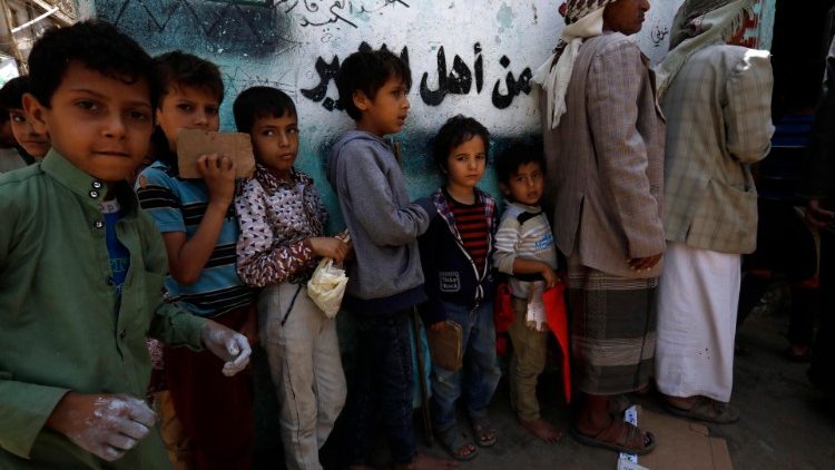 Rozdílení potravinové pomoci v Jemenu