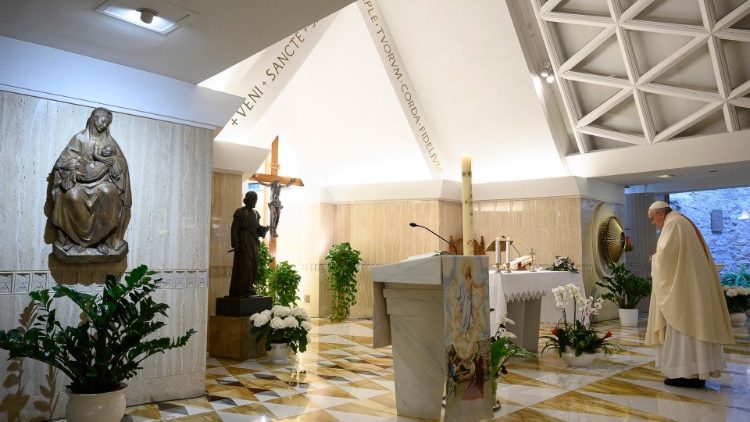 Ranná svätá omša s pápežom Františkom v kaplnke Domu sv. Marty, v sobotu 2. mája