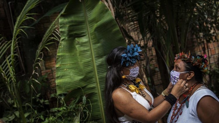 Indigènes à Manaus dans l'État brésilien d'Amazonie, le 13 mai 2020. 