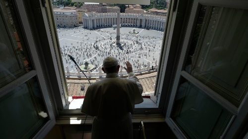 Na Turíce sa pápež opäť prihovoril z okna: Duch Svätý je oheň spaľujúci hriechy