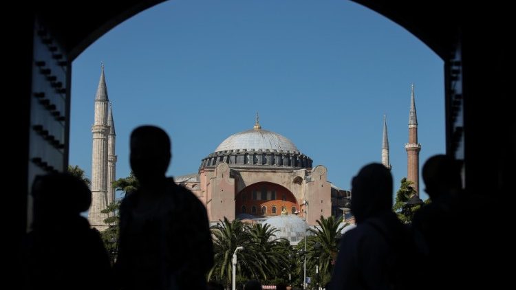 துருக்கி நாட்டில் Hagia Sophia கிறிஸ்தவப் பேராலயம்