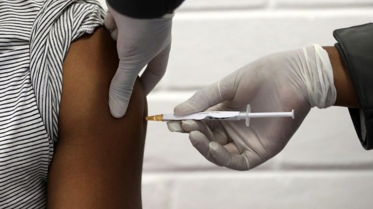Première phase de test d'un vaccin à Soweto en Afrique du Sud, le 24 juin 2020. 