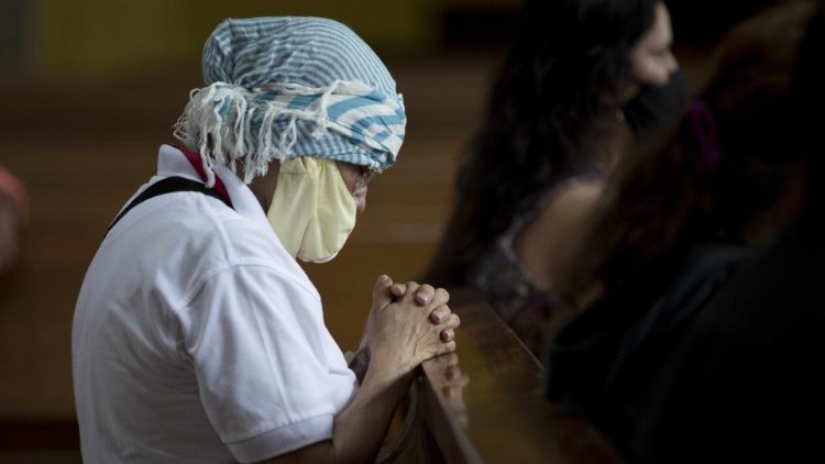 「祈りと沈黙の日」に参加するニカラグアの信者たち　2020年8月2日