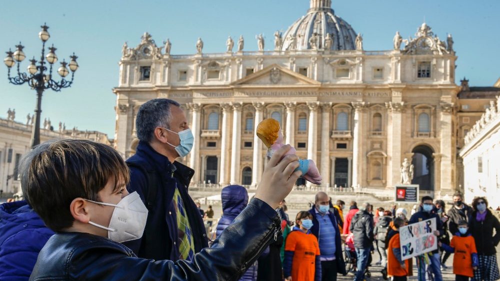 Tretia adventná nedeľa sa v Ríme tradične spája s požehnaním Jezuliatok