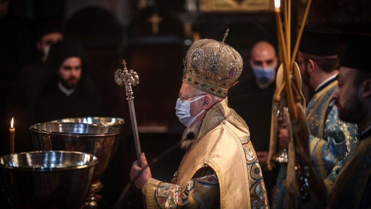 Le Patriarche de Constantinople Bartholomée célèbrant la messe de l'Épiphanie au Phanar, à Istanbul, le 6 janvier 2021.
