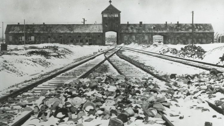 Auschwitz-Birkenau வதைமுகாம்