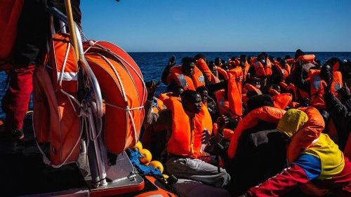 Gruppo di migranti soccorsi in Mediterraneo