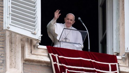 Ángelus del Papa: "Pidamos la gracia de amar superando miedos y prejuicios"