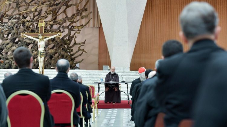 Đức Hồng y Raniero Cantalamessa giảng Mùa Chay cho ĐTC và Giáo triều