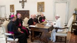 Papst Franziskus und Vertreter der italienischen Bischofskonferenz