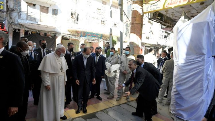 Pápež pri návšteve Nadžáfu (ap. cesta do Iraku, 6. mar. 2021)