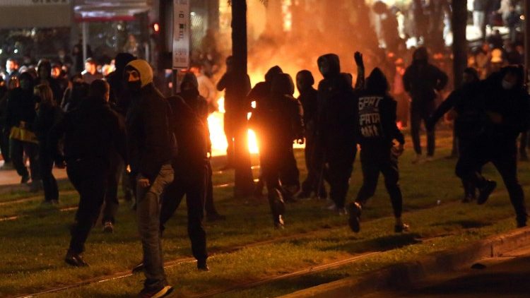 Des scènes d'émeutes à Athènes le 9 mars.