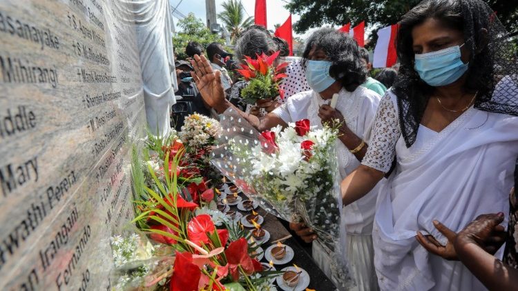Hommage aux victimes à Negombo au Sri Lanka, le 4 avril 2021. 