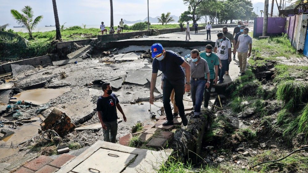 Os estragos das inundações em Timor-Leste e Indonésia