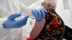 Vaccini: a Genova aperto hub notturno