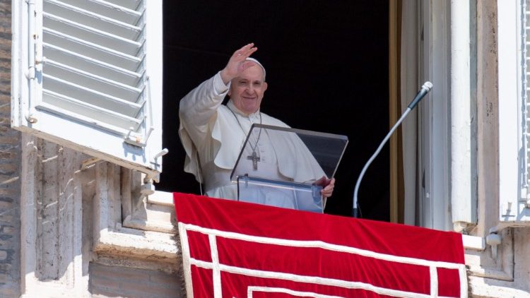 Папа Франциск на площади Святого Петра