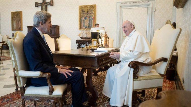 Đức Thánh cha tiếp ông Envoy John Kerry