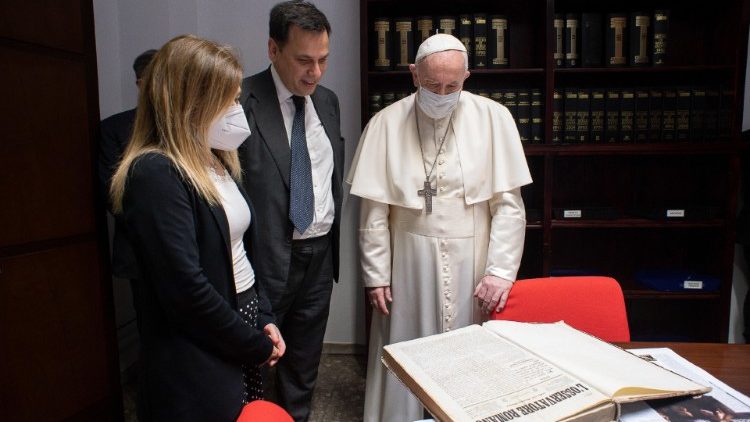 Papież w redkacji Osservatore Romano 