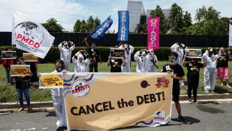 Des manifestants demandant l'annulation de la dette des pays pauvres, lors du sommet du G7 en Cornouailles, le 11 juin. 