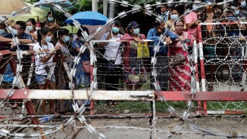«On vit maintenant dans un chaos total en Birmanie»