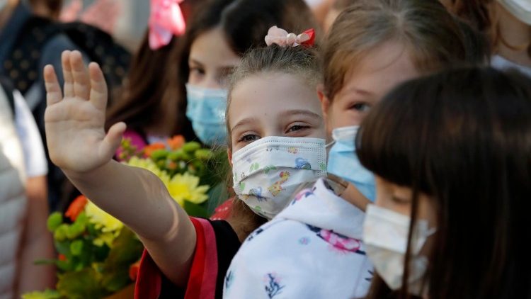Предпазни мерки в училищата в Румъния в контекста на увеличаването на дневния брой инфекции с SARS-Cov -2.  (ANSA)