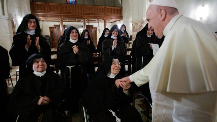 Pope visits the Poor Clares Convent in Assisi