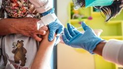 이탈리아 어린이 백신 접종 개시