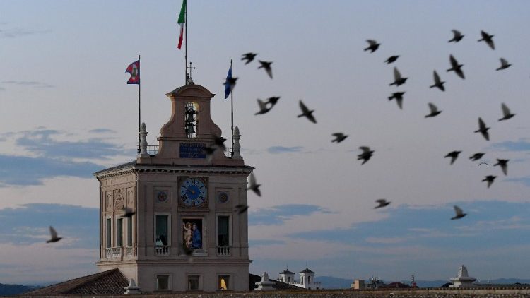Die Sehnsucht schaut nach Rom: Dämmerung mit Vogelschwarm