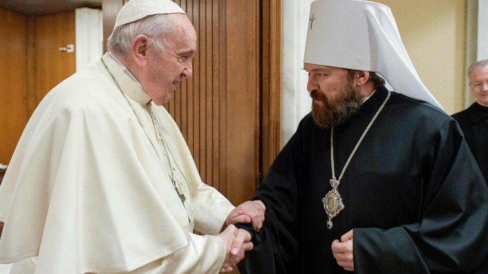 Patriarcha Hilarion navštívil Svätého Otca vo Vatikáne v decembri 2021