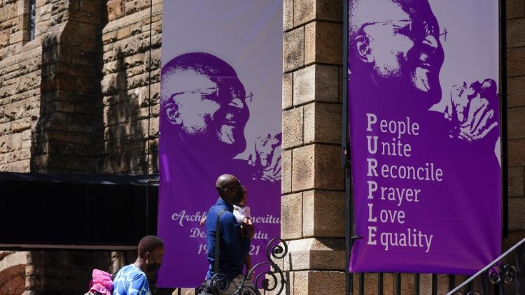 Desmond Tutu lies in state in Cape Town's St George's Cathedral 