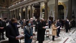 A Santa Maria in Trastevere-bazilikában a hívek imádkoznak Ukrajna békéjéért