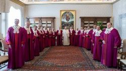 Ferenc pápa a Rota Romana bíróság tagjaival 