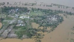 Vue aérienne sur une zone de Mananjary après le passage du cyclone Batsirai, le 8 février 2022. (EPA/MSF)