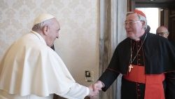 Der Papst und Kardinal Hollerich