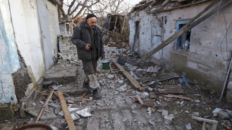 Shelling in the Tamarchuk village in the Eastern Ukrainian conflict zone