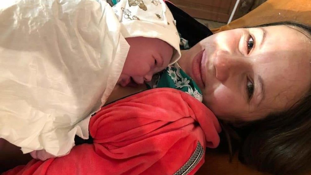 Ukrajinská matka s dieťaťom narodeným v noci 26. februára v protileteckom kryte v Kyjeve