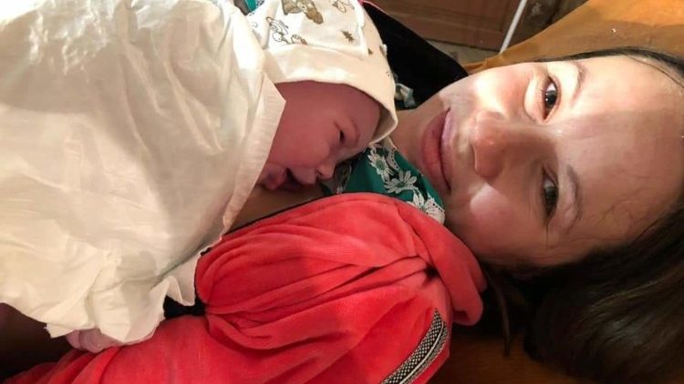 यूक्रेन के कीव स्थित बम शेल्टर में मिया ने अपने दूसरे बच्चे को जन्म दिया