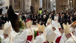 Bischöfe und Bürgermeister der Mittelmeerregionen haben ihr mehrtägiges Treffen mit einem Abschlussgottesdienst beendet. Statt Franziskus leitete der Vorsitzende der Italienischen Bischofskonferenz, Kardinal Gualtiero Bassetti, am Sonntag die Messe in Florenz.
