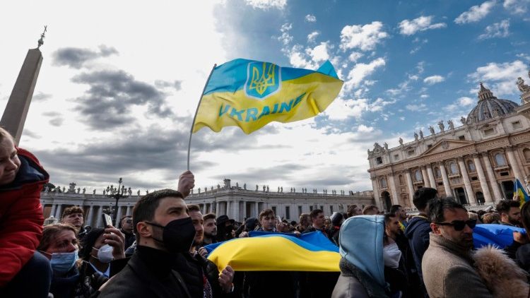 A pápa köszöntötte az ukrán zászlókat