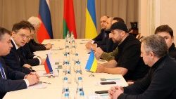 Ukrainian and Russian negotiators during the first round of talks in Belarus