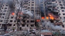 Ucraina, un palazzo bombardato