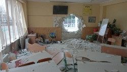 Одна из харьковских школ, разрушенных войной