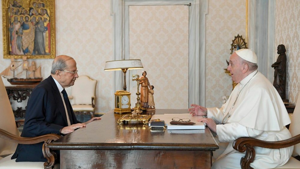 Libanonský prezident Michel Aoun na návšteve Vatikánu 21. marca 2022