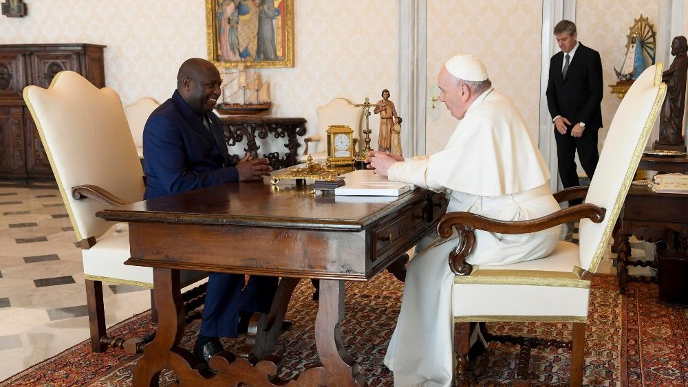 Le Pape François et M. Evariste Ndayishimiye, Président du Burundi