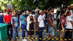 Timoresi in coda per votare a Dili