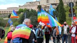 Partecipanti alla Marcia della pace 'contro tutte le guerre' che si è tenuta ad Assisi nell'aprile 2022
