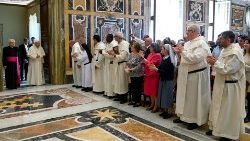 Papież do trynitarzy: zbyt wielu ludzi żyje dzisiaj w niewoli