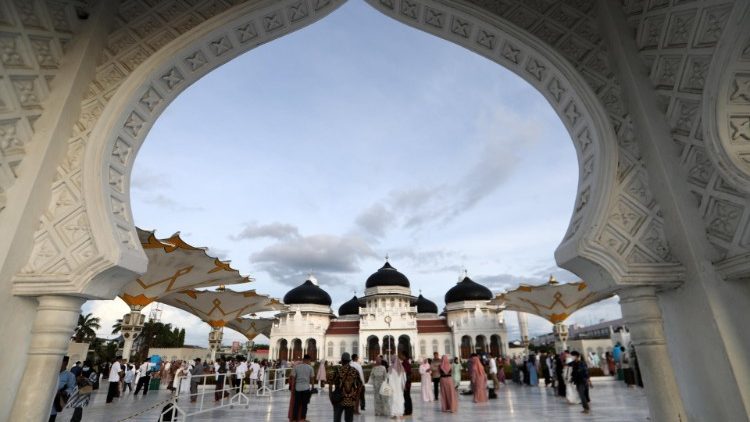 Gebet in einer indonesischen Moschee im Mai 2022