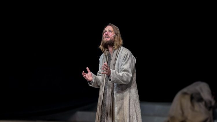 Bei der szenischen Darstellung der Passion Christi in Oberammergau (Aufnahme vom Mai 2022) sind Bezüge zum Christentum deutlich - aber auch bei den Wagner-Festspielen gibt es sie