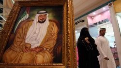 Lutto negli Emirati Arabi per la morte del presidente lo sceicco Khalifa Bin Zayed al-Nahyan 